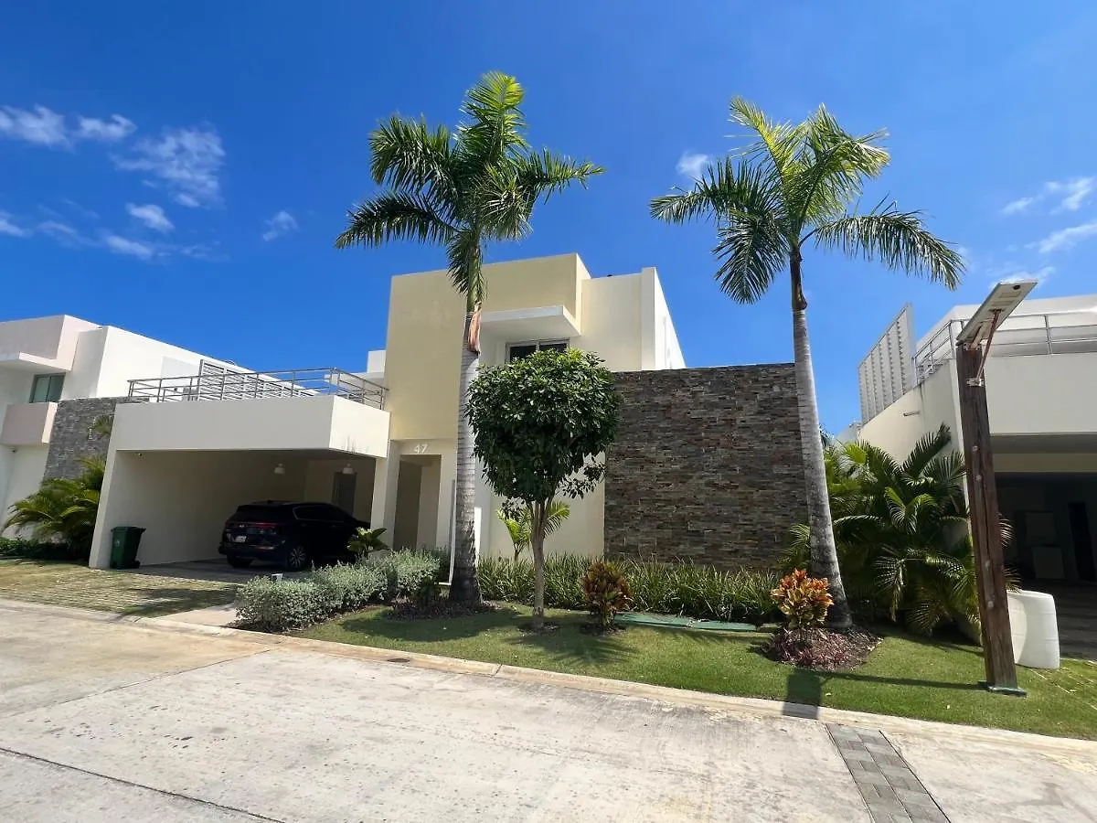 Stylish Luxury San Juan Lakes Villa In Gated Community In Downtown Punta Cana With Private Pool